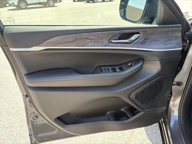 new 2025 Jeep Grand Cherokee car, priced at $48,643