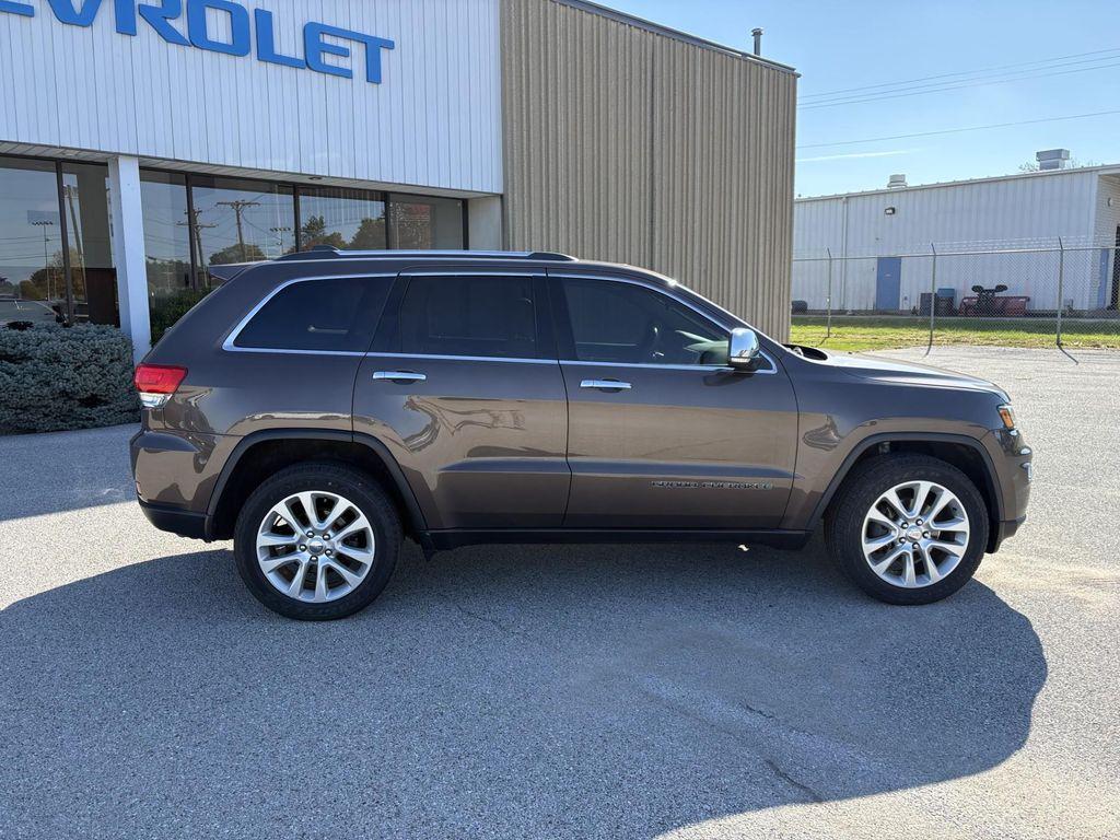 used 2017 Jeep Grand Cherokee car, priced at $15,289