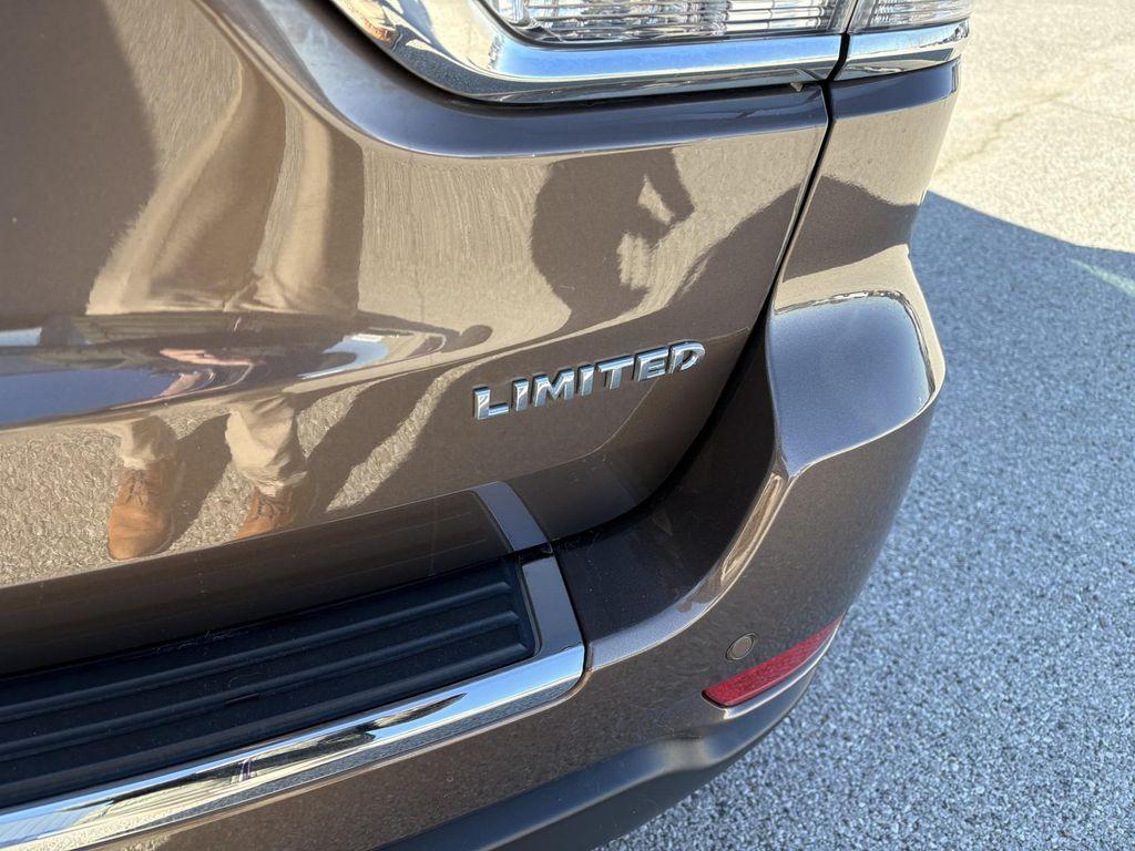 used 2017 Jeep Grand Cherokee car, priced at $15,289