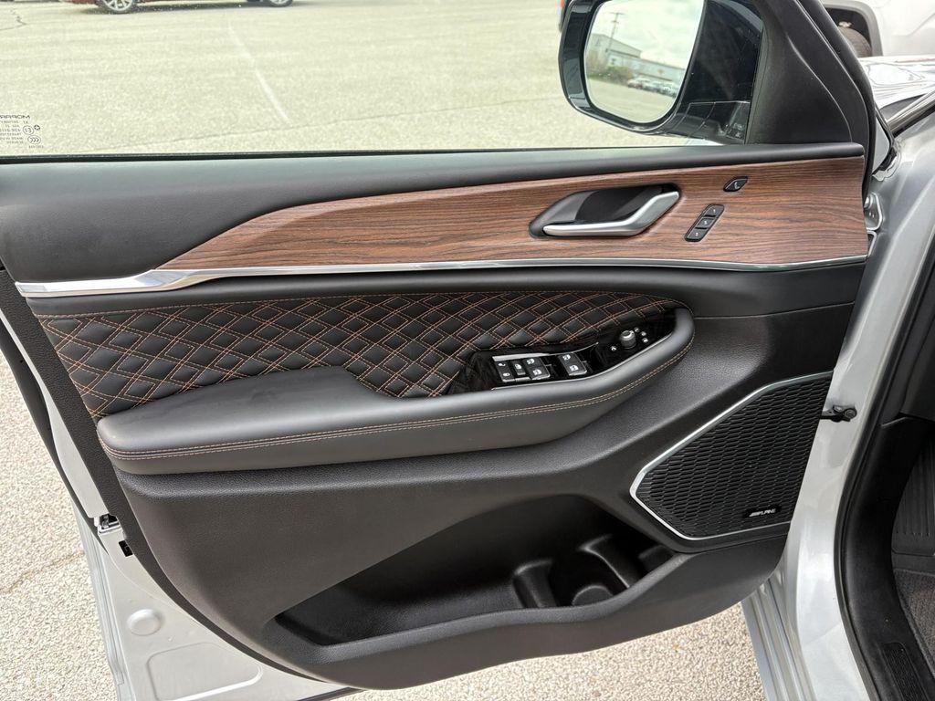used 2024 Jeep Grand Cherokee car, priced at $53,289