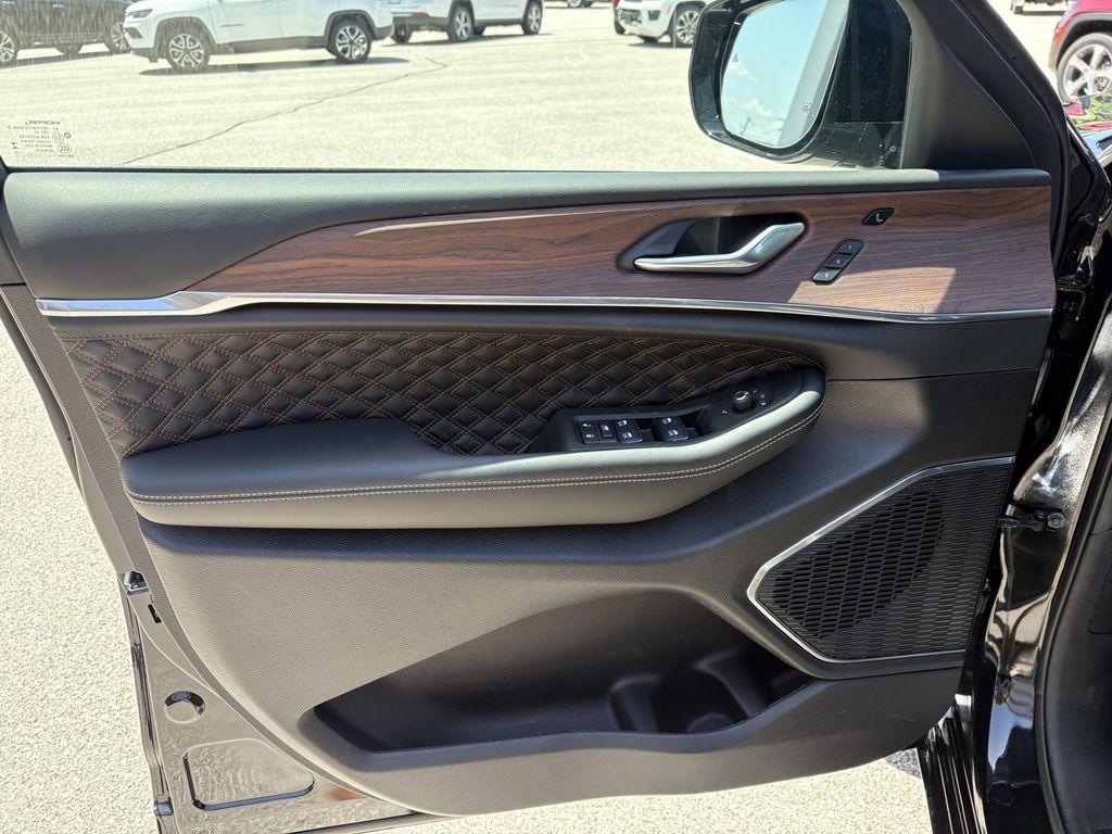new 2025 Jeep Grand Cherokee car, priced at $59,156