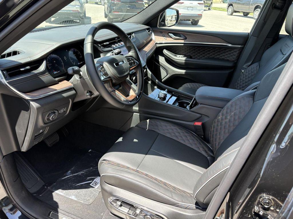 new 2025 Jeep Grand Cherokee car, priced at $59,156