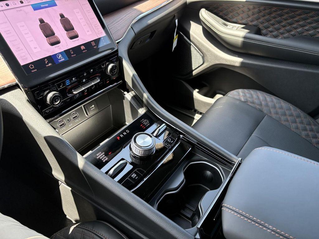 new 2025 Jeep Grand Cherokee car, priced at $59,156