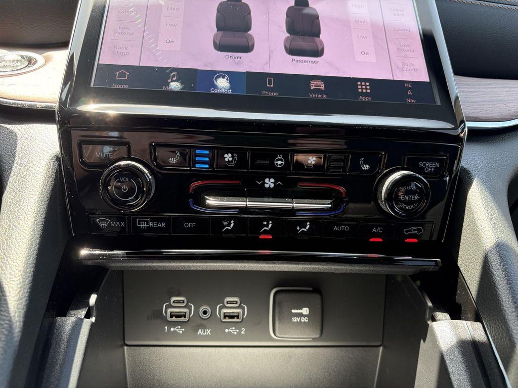 new 2025 Jeep Grand Cherokee car, priced at $59,156