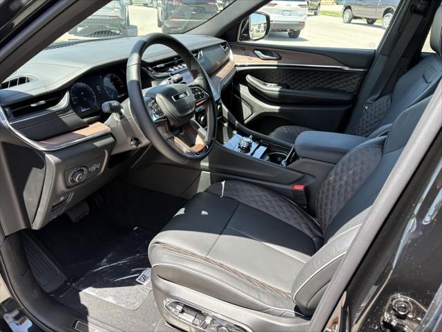 new 2025 Jeep Grand Cherokee car, priced at $58,486