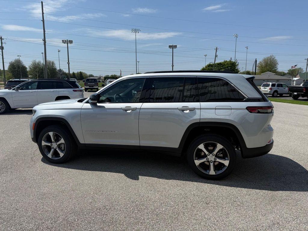 new 2025 Jeep Grand Cherokee car, priced at $50,759