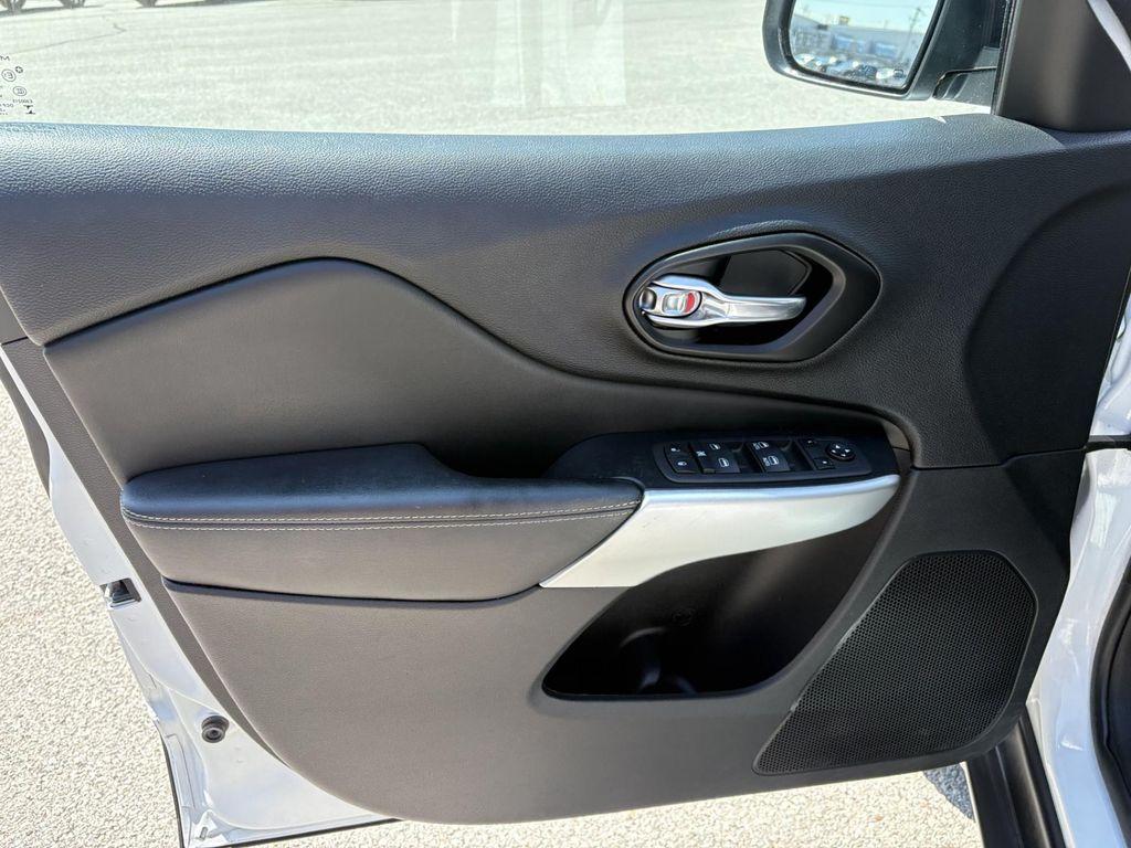 used 2022 Jeep Cherokee car, priced at $25,779