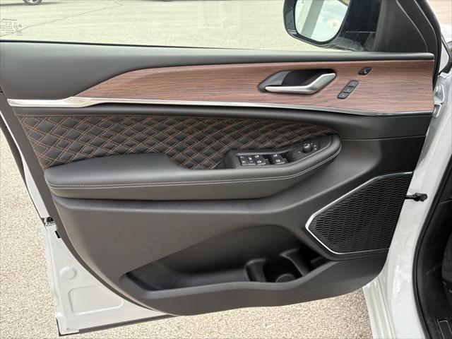 new 2025 Jeep Grand Cherokee car, priced at $56,817