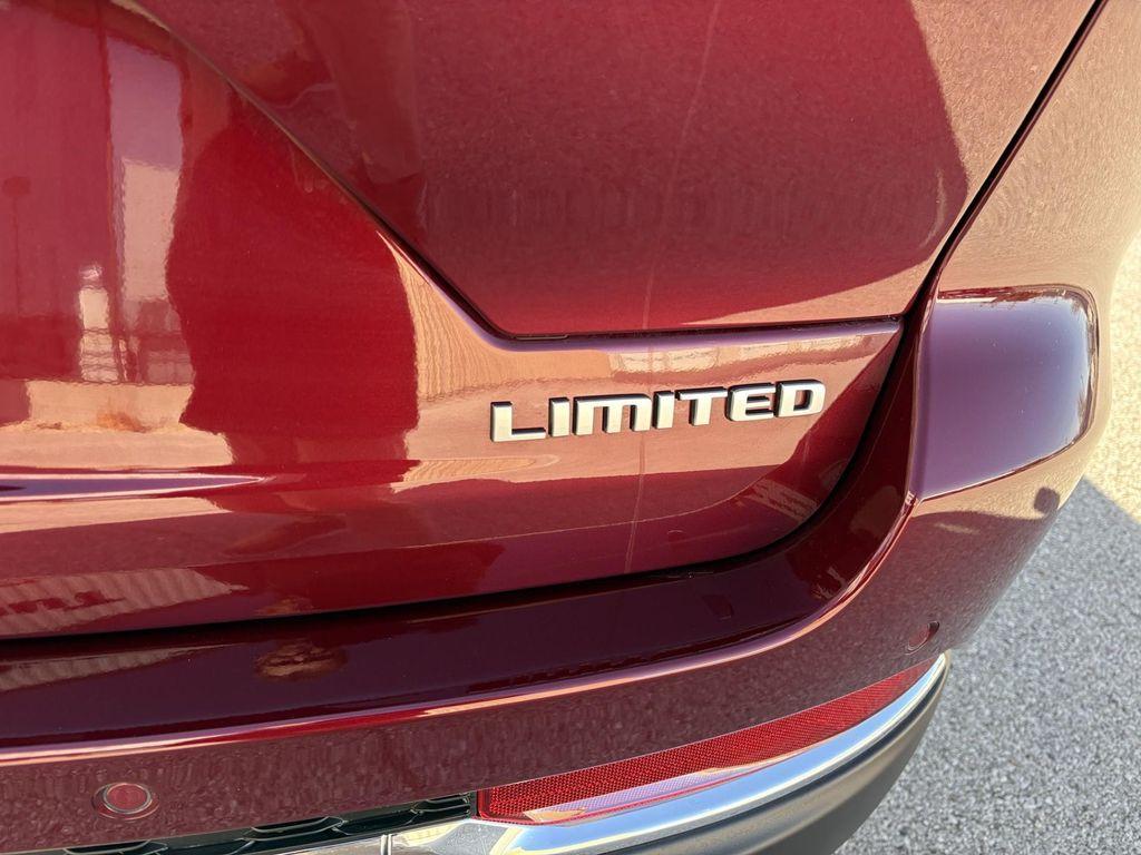 new 2025 Jeep Grand Cherokee car, priced at $46,814