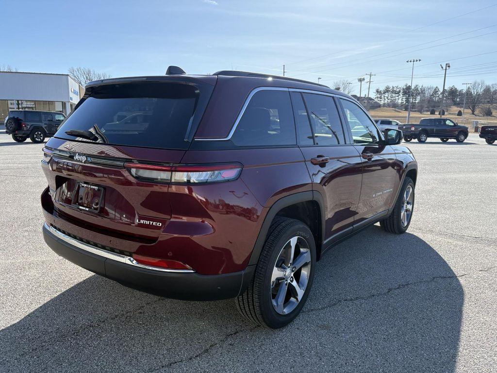 new 2025 Jeep Grand Cherokee car, priced at $46,814