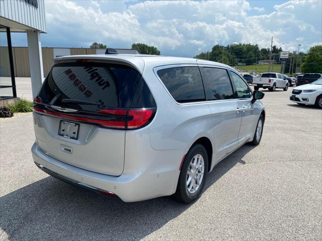 new 2024 Chrysler Pacifica car, priced at $41,667