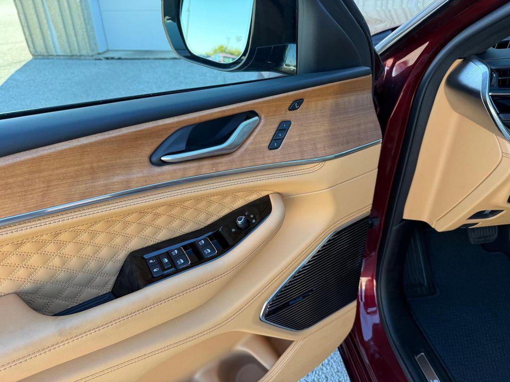 used 2024 Jeep Grand Cherokee car, priced at $52,489