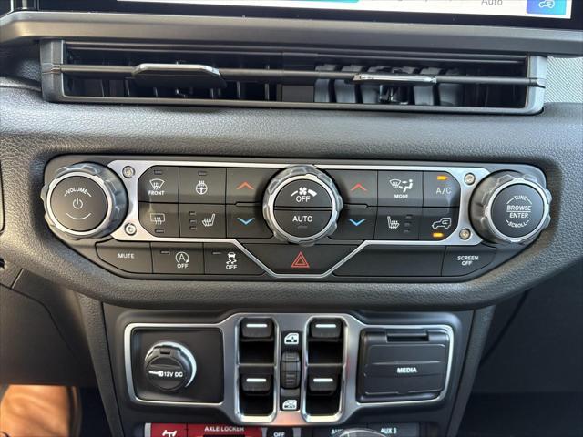 new 2025 Jeep Wrangler car, priced at $55,075