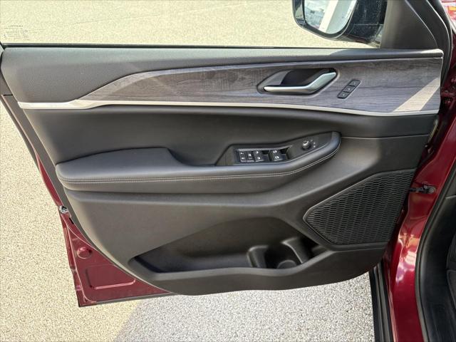 used 2023 Jeep Grand Cherokee car, priced at $36,689