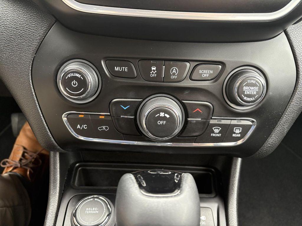 used 2021 Jeep Cherokee car, priced at $21,989