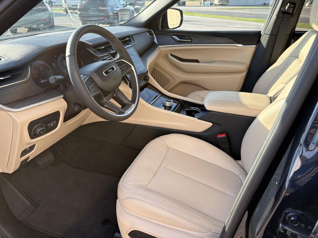 used 2024 Jeep Grand Cherokee car, priced at $39,989