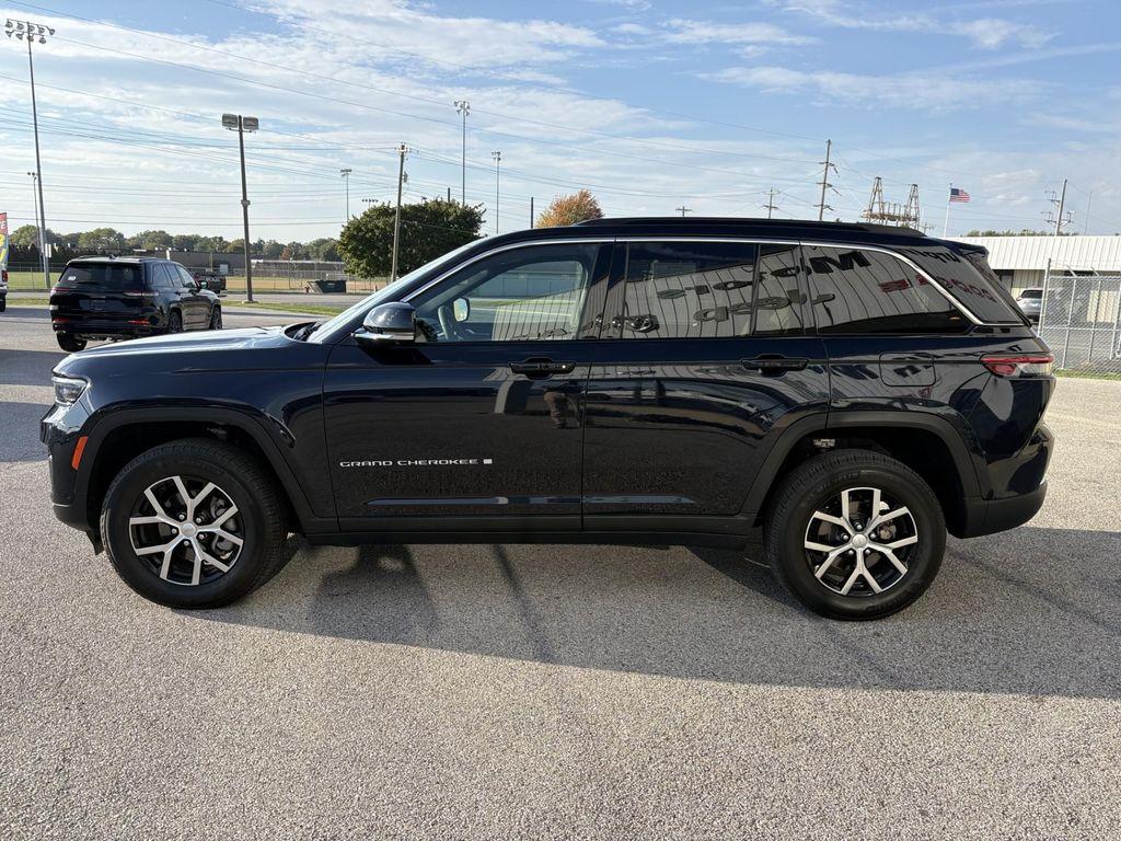 used 2024 Jeep Grand Cherokee car, priced at $39,989