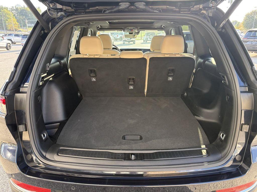 used 2024 Jeep Grand Cherokee car, priced at $39,989