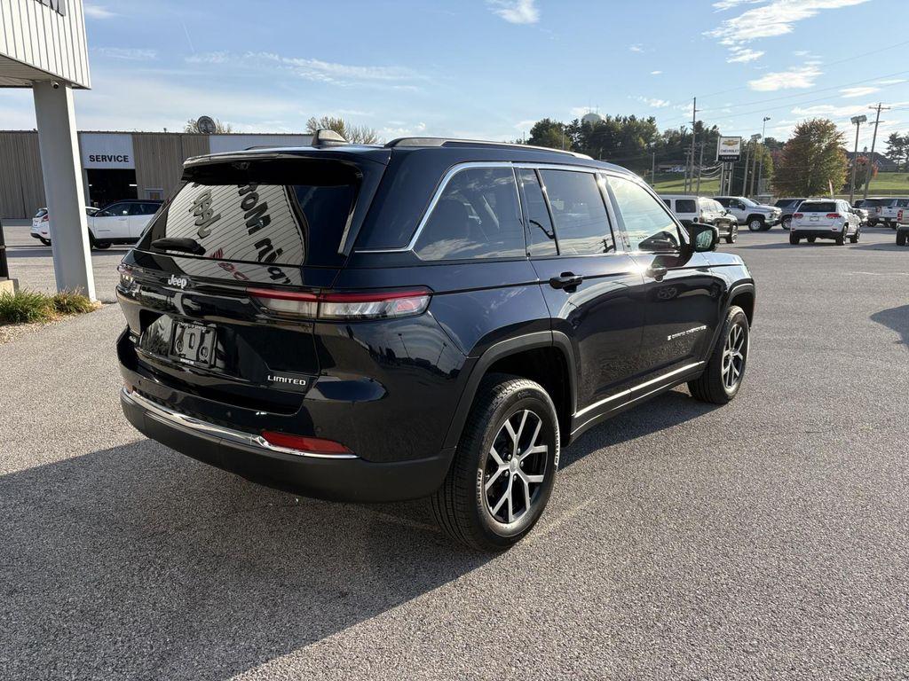 used 2024 Jeep Grand Cherokee car, priced at $39,989