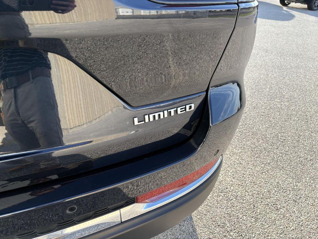 used 2024 Jeep Grand Cherokee car, priced at $39,989