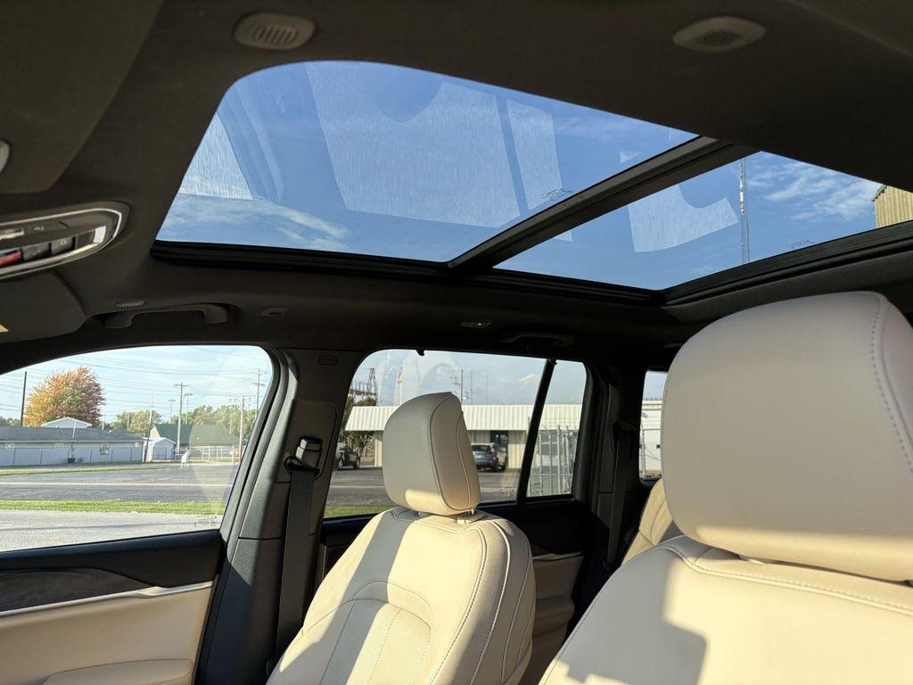 used 2024 Jeep Grand Cherokee car, priced at $39,989