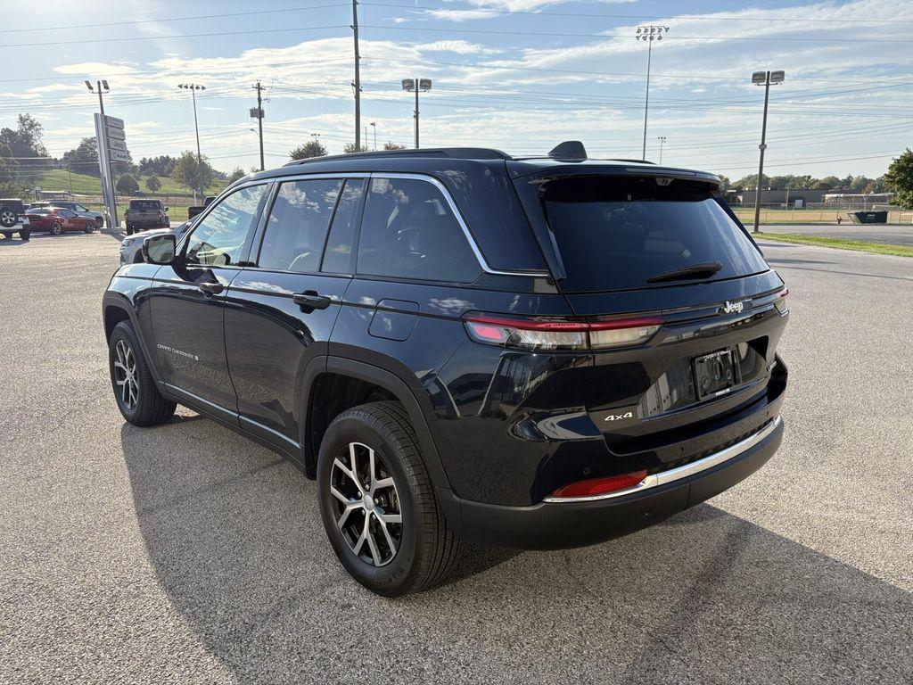 used 2024 Jeep Grand Cherokee car, priced at $39,989