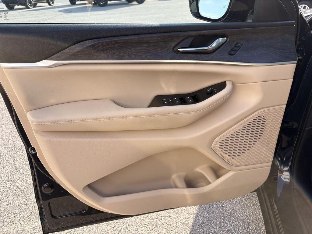 used 2024 Jeep Grand Cherokee car, priced at $39,989