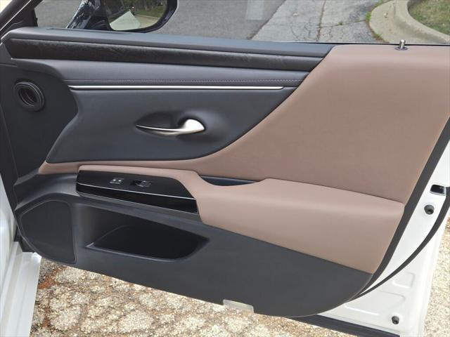 used 2024 Lexus ES 300h car, priced at $37,995