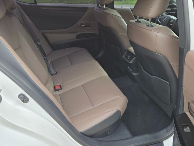 used 2024 Lexus ES 300h car, priced at $37,995