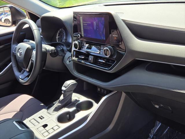 used 2024 Toyota Highlander car, priced at $39,995
