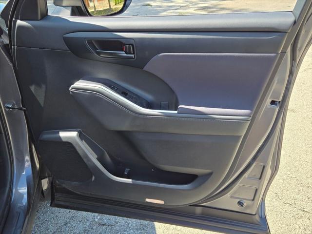 used 2024 Toyota Highlander car, priced at $39,995
