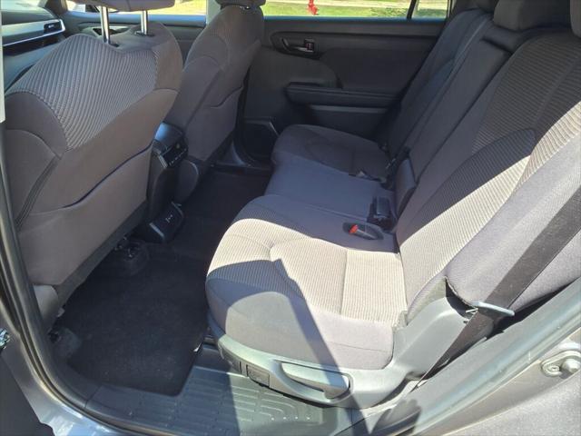used 2024 Toyota Highlander car, priced at $39,995