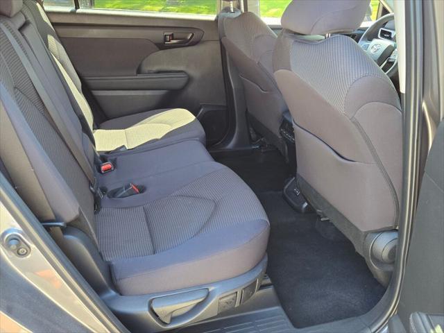 used 2024 Toyota Highlander car, priced at $39,995