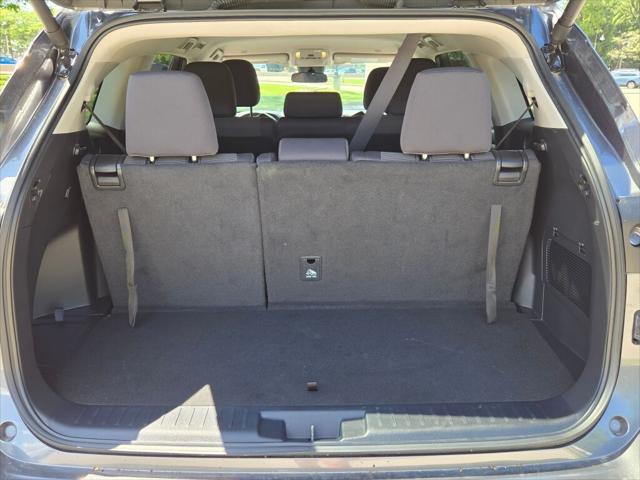 used 2024 Toyota Highlander car, priced at $39,995