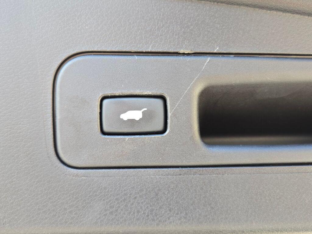 used 2019 Acura MDX car, priced at $26,107