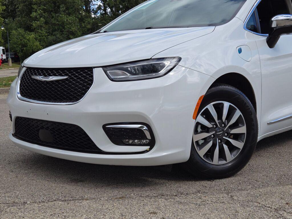 used 2023 Chrysler Pacifica Hybrid car, priced at $28,999
