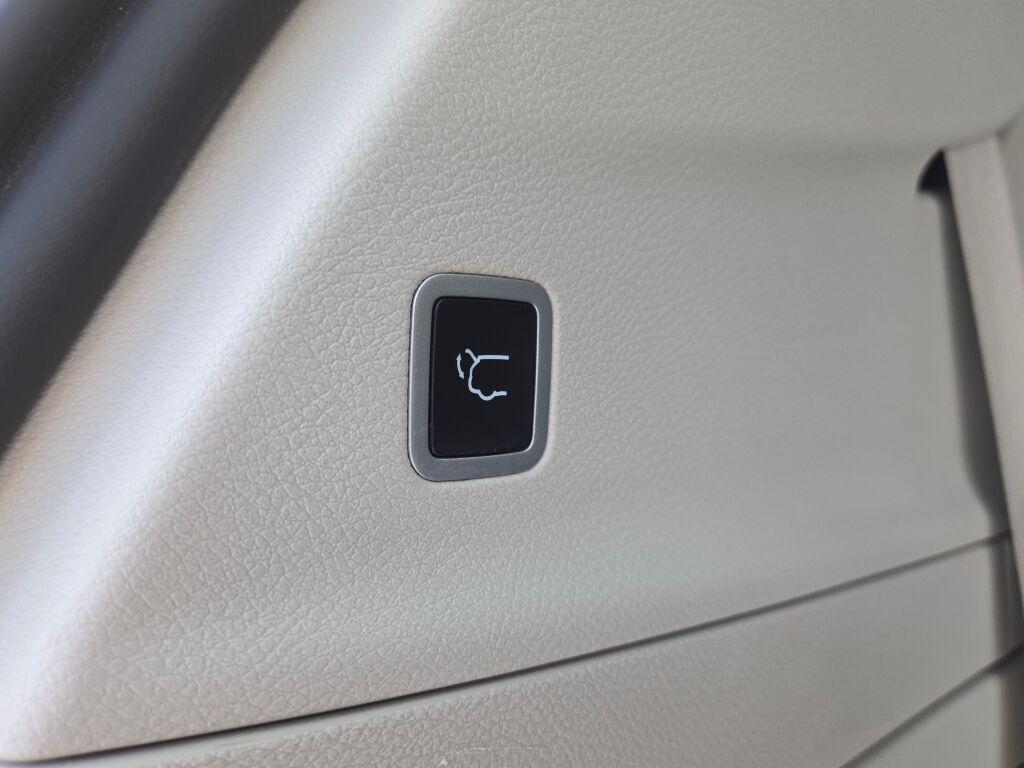 used 2023 Chrysler Pacifica Hybrid car, priced at $28,999