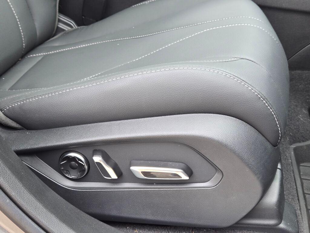 used 2025 Acura RDX car, priced at $39,995