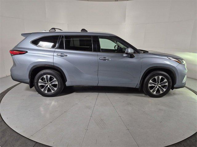 used 2022 Toyota Highlander car, priced at $39,874