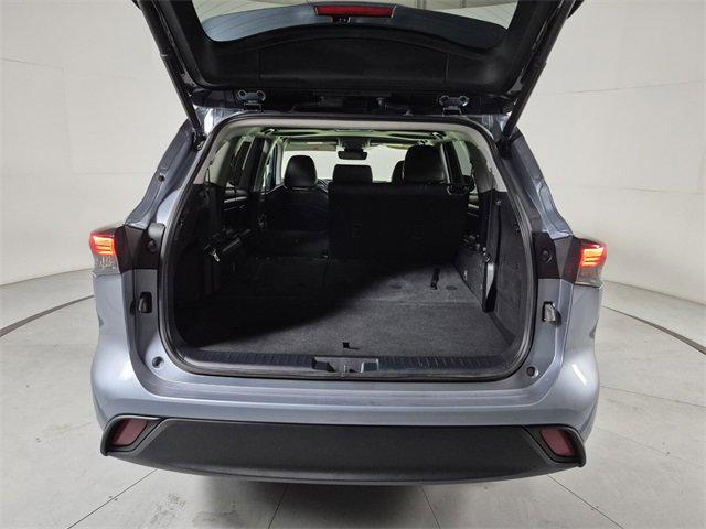 used 2022 Toyota Highlander car, priced at $39,874