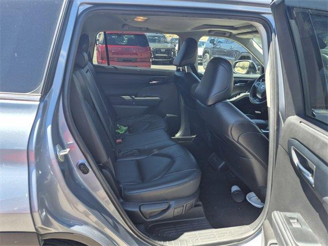 used 2022 Toyota Highlander car, priced at $39,874