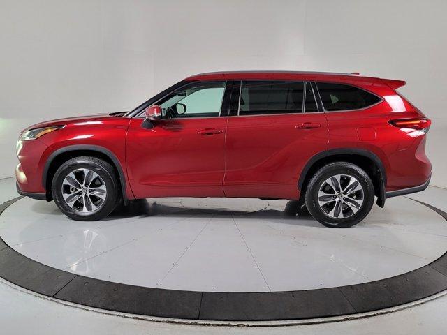 used 2021 Toyota Highlander car, priced at $37,894