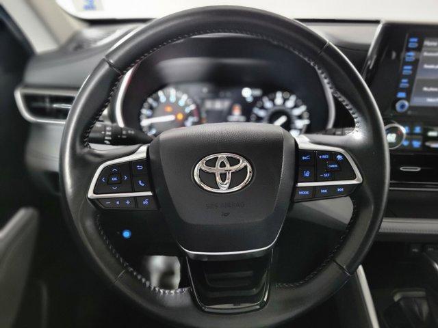 used 2021 Toyota Highlander car, priced at $37,894