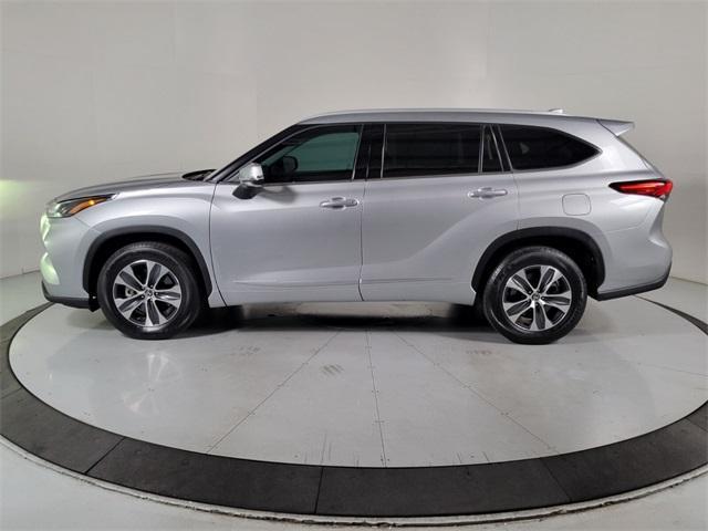 used 2022 Toyota Highlander Hybrid car, priced at $39,944