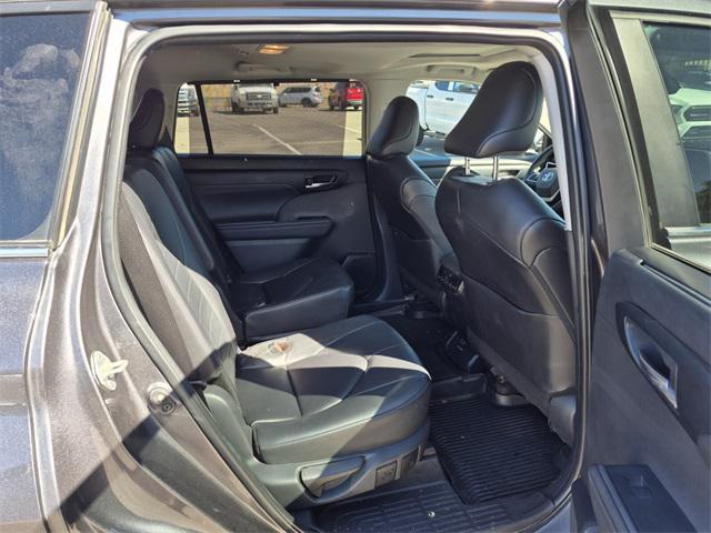 used 2024 Toyota Highlander car, priced at $42,343