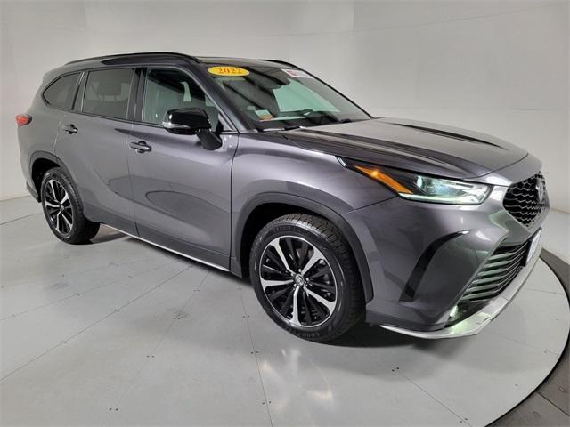 used 2022 Toyota Highlander car, priced at $41,254