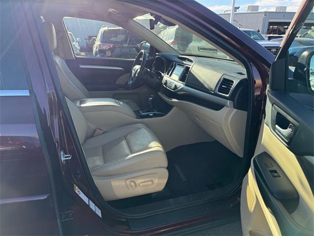 used 2018 Toyota Highlander car, priced at $25,987