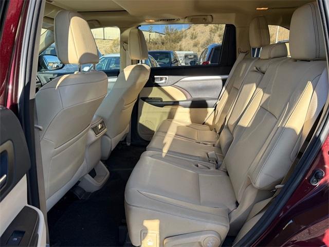 used 2018 Toyota Highlander car, priced at $25,987