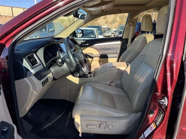 used 2018 Toyota Highlander car, priced at $25,987