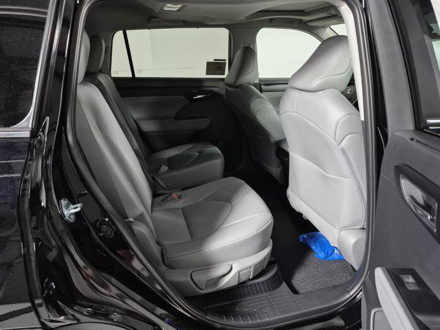new 2025 Toyota Highlander Hybrid car, priced at $48,148